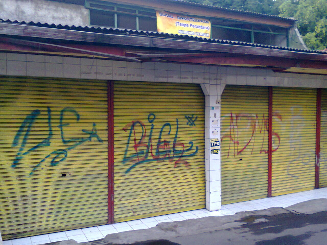 @ ada RUMAH SEKALIGUS TEMPAT USAHA / RUKO 1,5 TINGKAT di ... R A W A M A N G U N .
