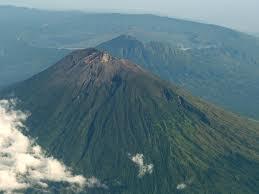 Wisata Gunung Terindah Di Indonesia