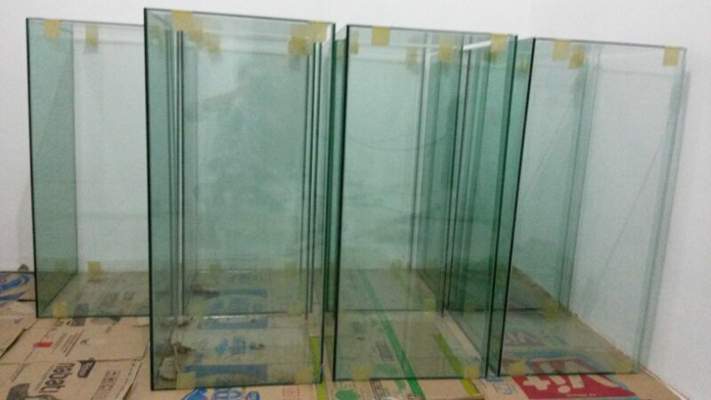 Terjual rak  besi  beserta aquarium  untuk discus louhan dan 