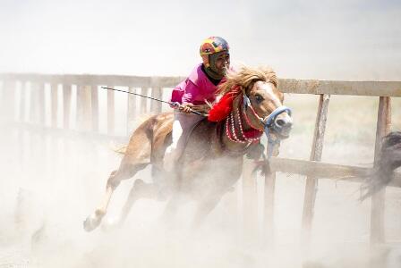 Fakta Menarik tentang Joki Cilik Pacuan Kuda Tradisional di Indonesia
