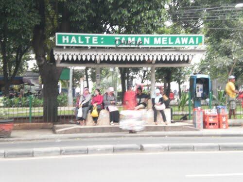 Kepengen Tau aja Bentuk Halte Busway pilihan Agan???