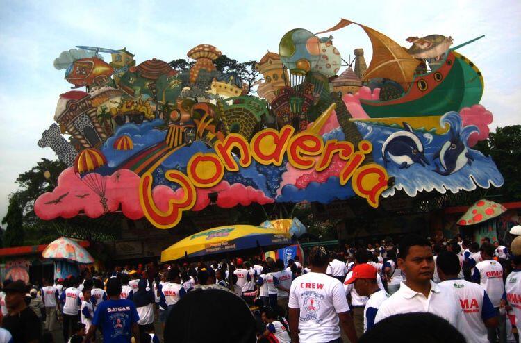 Kita Gak Punya Disneyland, Tapi 10 Taman Rekreasi Ini Bisa Jadi Alternatif Kece