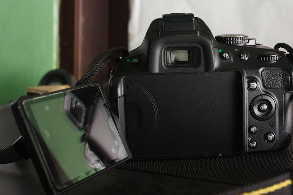 Terjual Dijual: Kamera DSLR Nikon D5100 Kit 2nd. Harga 
