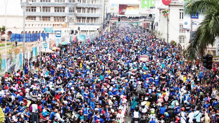 Pesta Persib Juara Bikin Taman di Gedung Sate dan Lapangan Gasibu Rusak: Wajar!