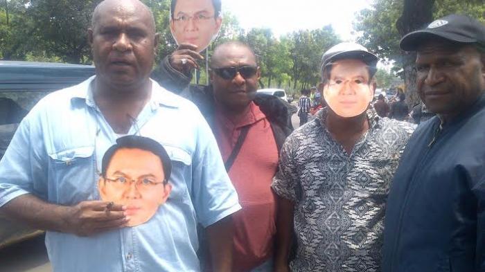 Giliran Pendukung Ahok Demo di Depan Balai Kota