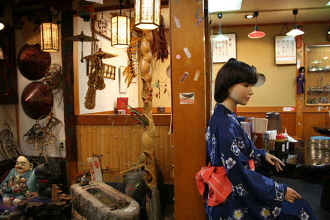 Inilah Restoran CCB (Cantik Cantik Boneka) di Jepang