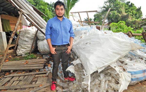 Hobi Membuang Sampah Membuat Pemuda Ini Jadi Milyarder