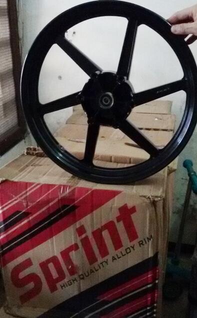 Dijual murah Ban,oli dan velg motor bekas bangkel tutup