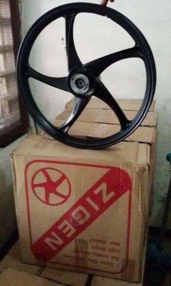 Dijual murah Ban,oli dan velg motor bekas bangkel tutup