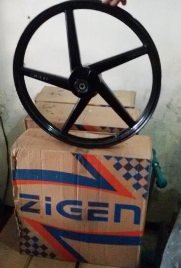 Dijual murah Ban,oli dan velg motor bekas bangkel tutup