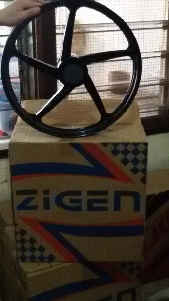Dijual murah Ban,oli dan velg motor bekas bangkel tutup