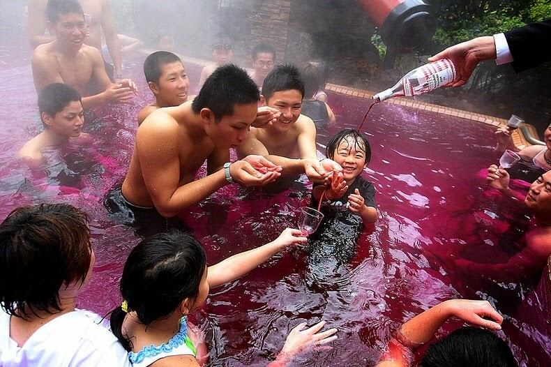 &#91;ADA-ADA SAJA&#93; Berendam di kolam WINE, GREEN TEA, COFFEE, dan SAKE