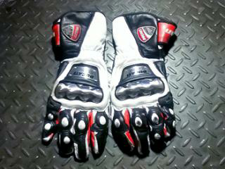 gloves, wearpack dan sepatu puma