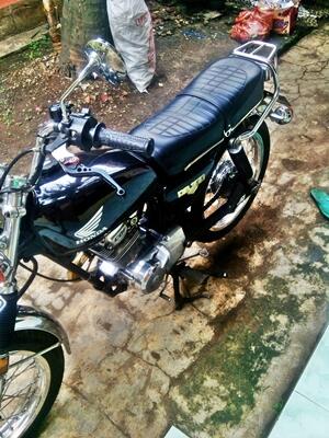 JUAL CB 100 Tahun 81 Tinggal Gas Doank Mulus Gan..