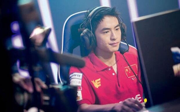 &#91;KEREN&#93; Pemuda Ini Dapat Uang Miliar Hanya Dengan Main Game