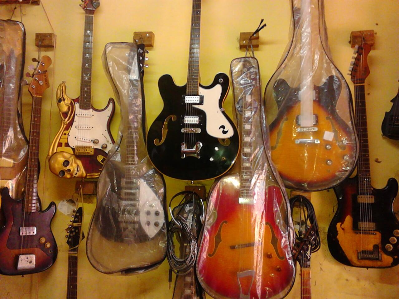 GITAR GIBSON BLACK BEAUTY LUAR BISA GANTENG