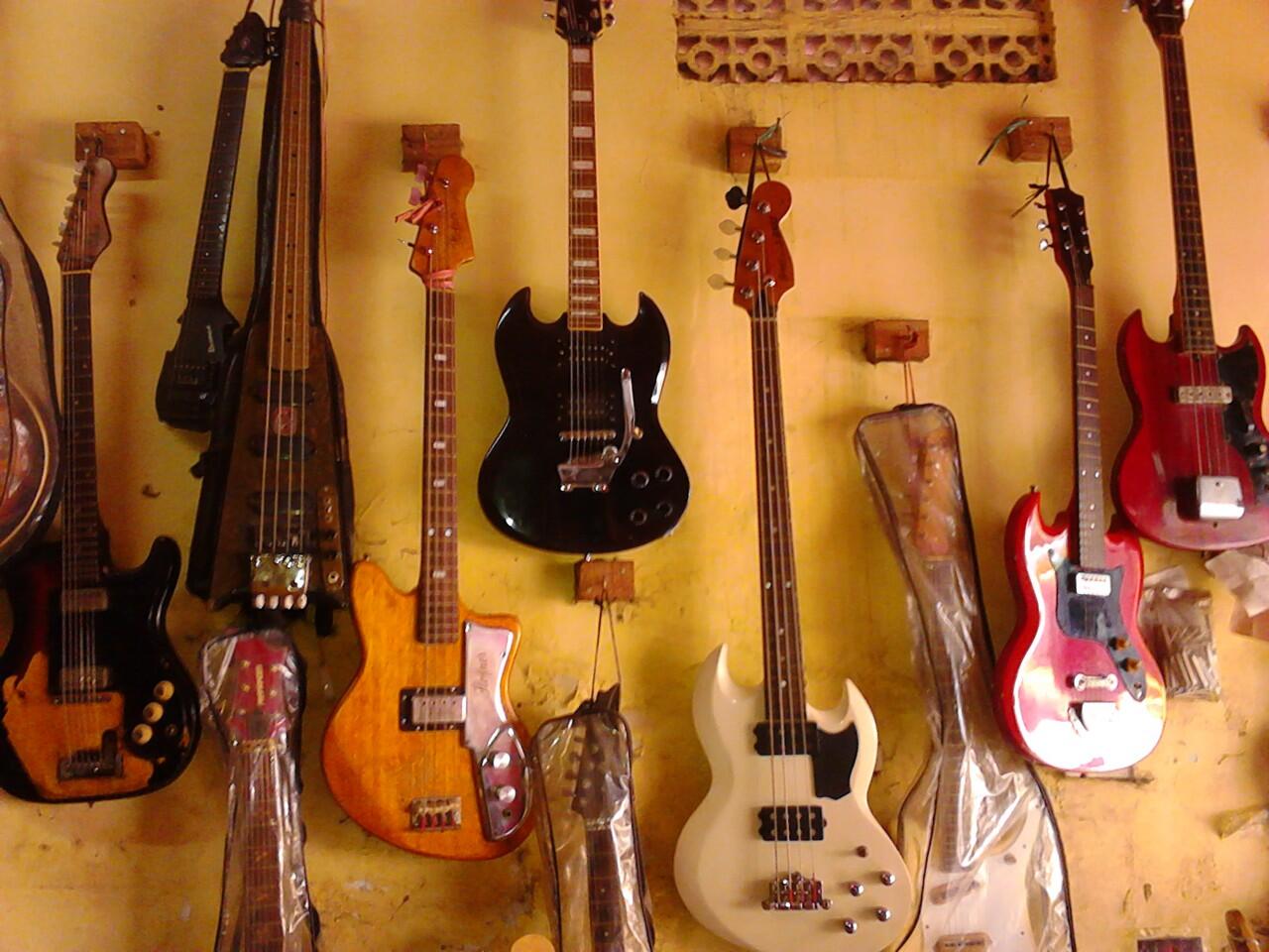 GITAR GIBSON BLACK BEAUTY LUAR BISA GANTENG