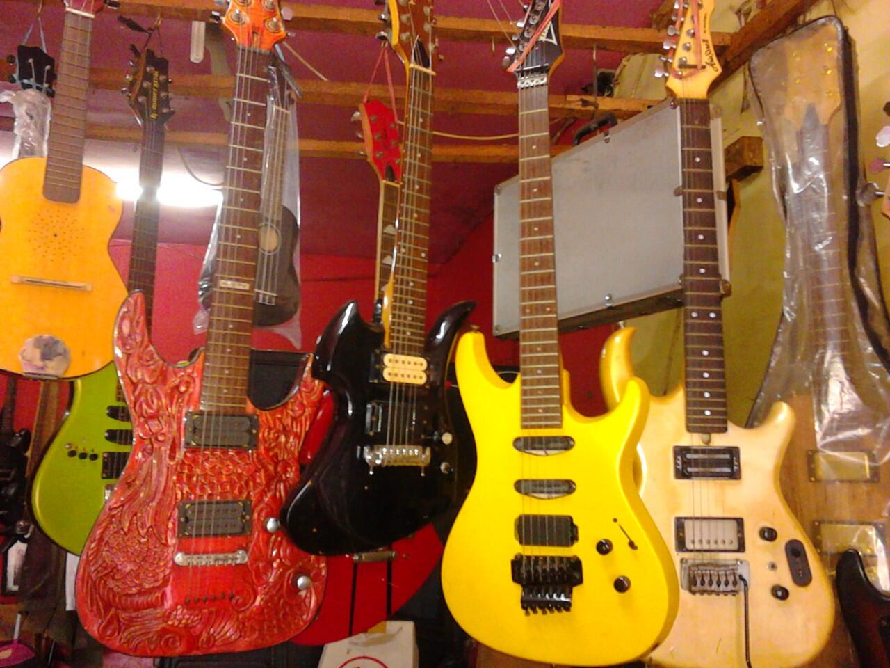 GITAR GIBSON BLACK BEAUTY LUAR BISA GANTENG