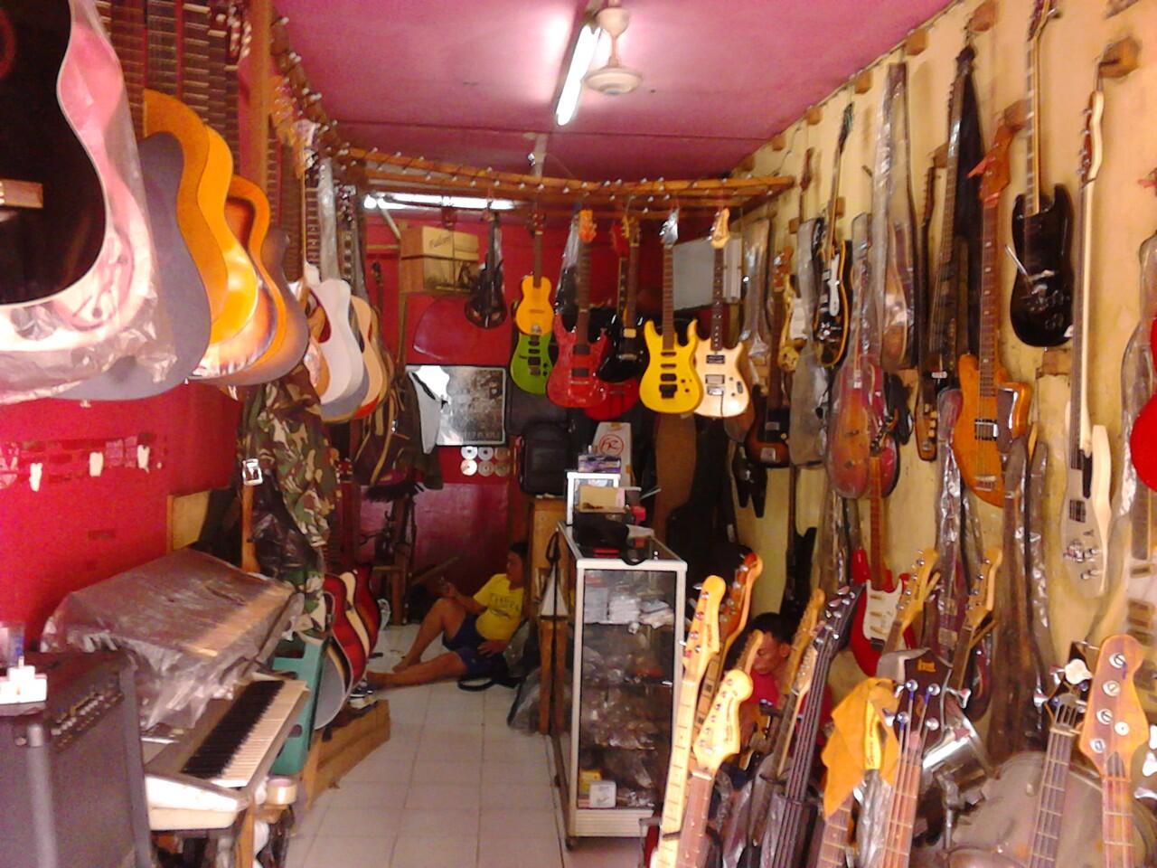 GITAR GIBSON BLACK BEAUTY LUAR BISA GANTENG
