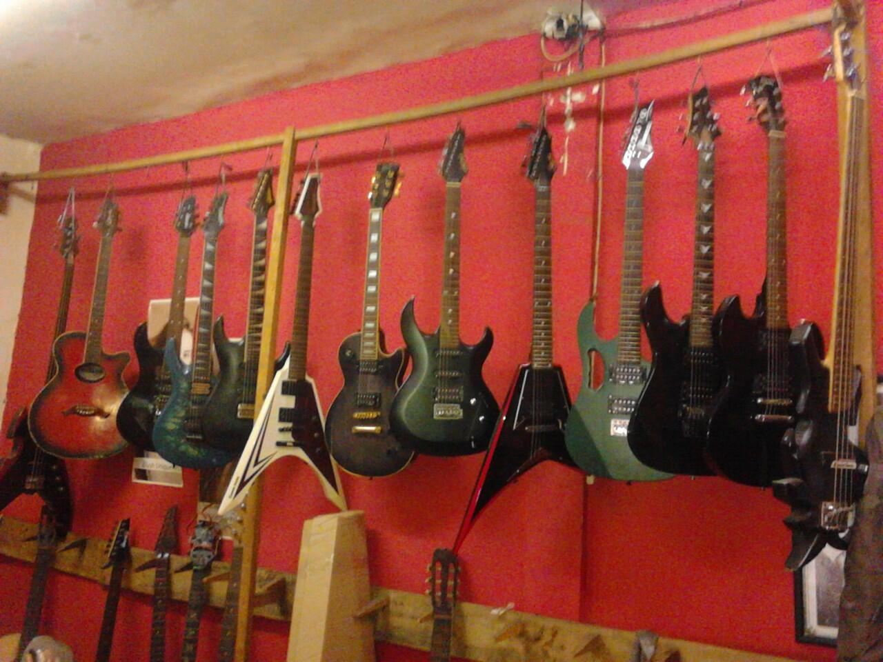 GITAR GIBSON BLACK BEAUTY LUAR BISA GANTENG