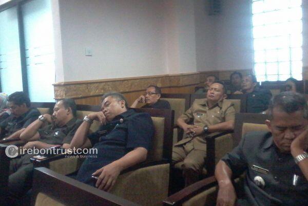 Rapat Paripurna DPRD Kabupaten Cirebon Jadi Ajang Tidur Berjamaah
