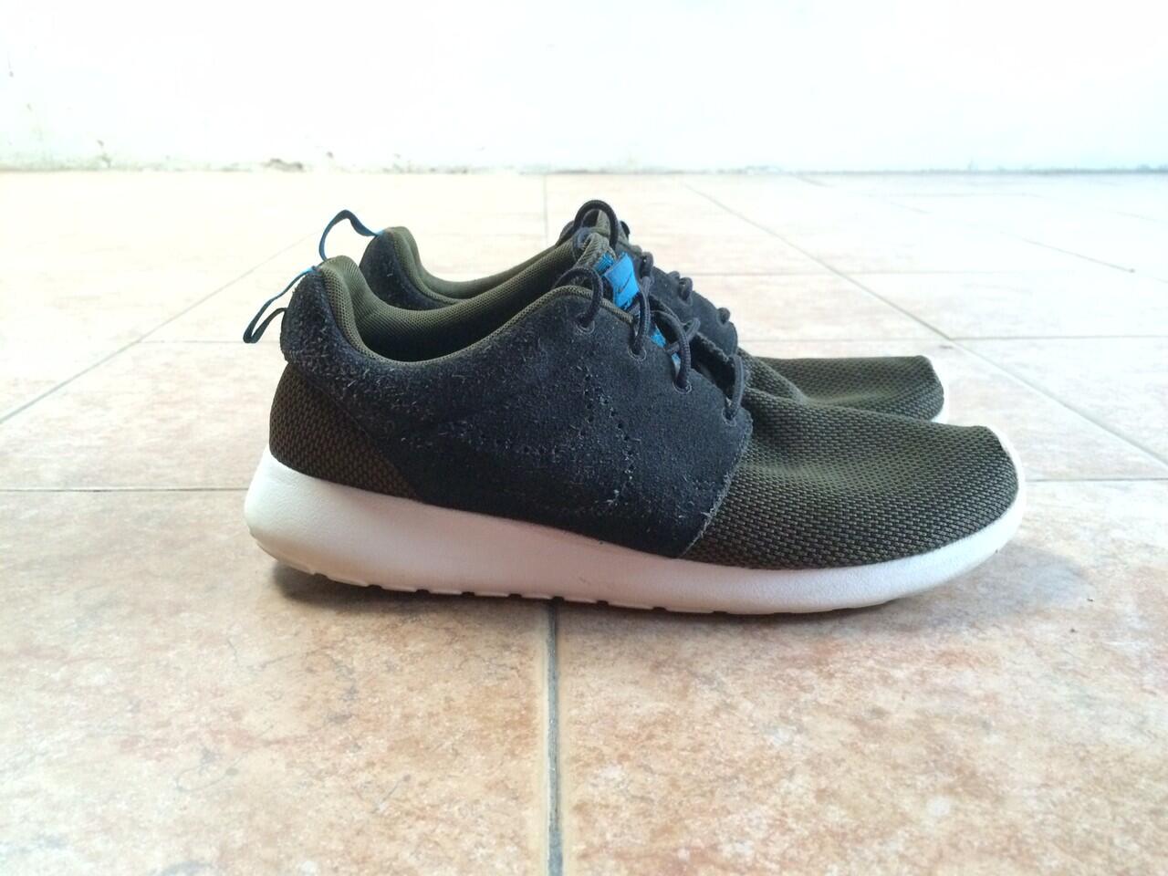 roshe run suede black