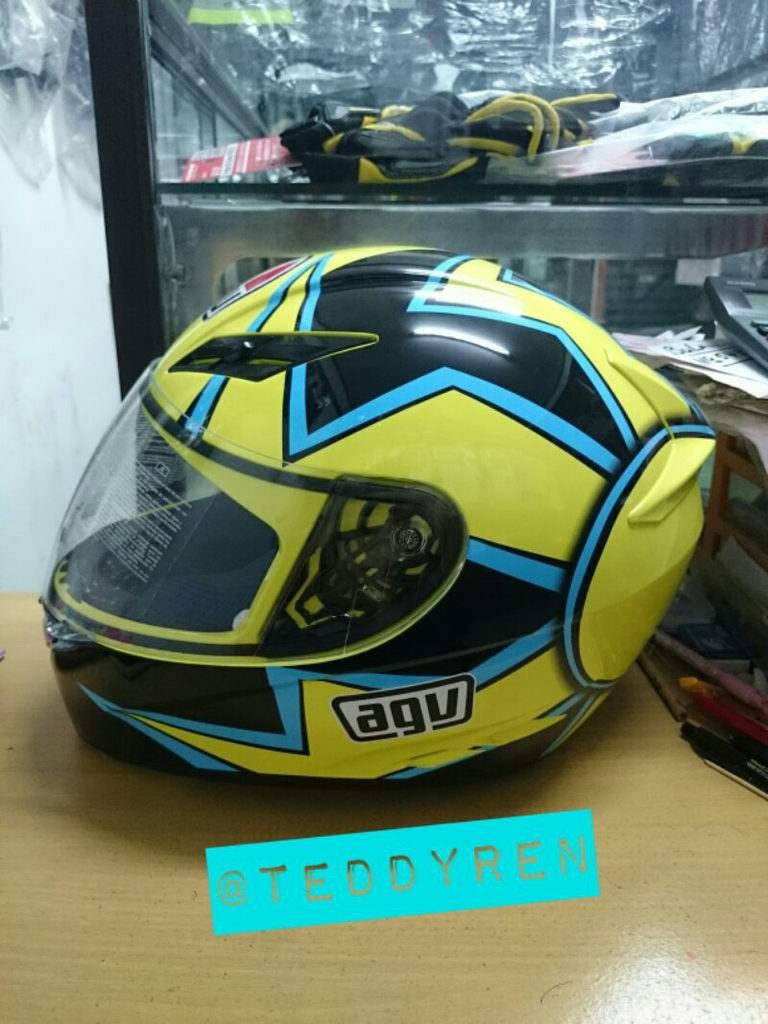 Terjual Helm AGV k3 dan GP-tech harga MIRING ukuran 