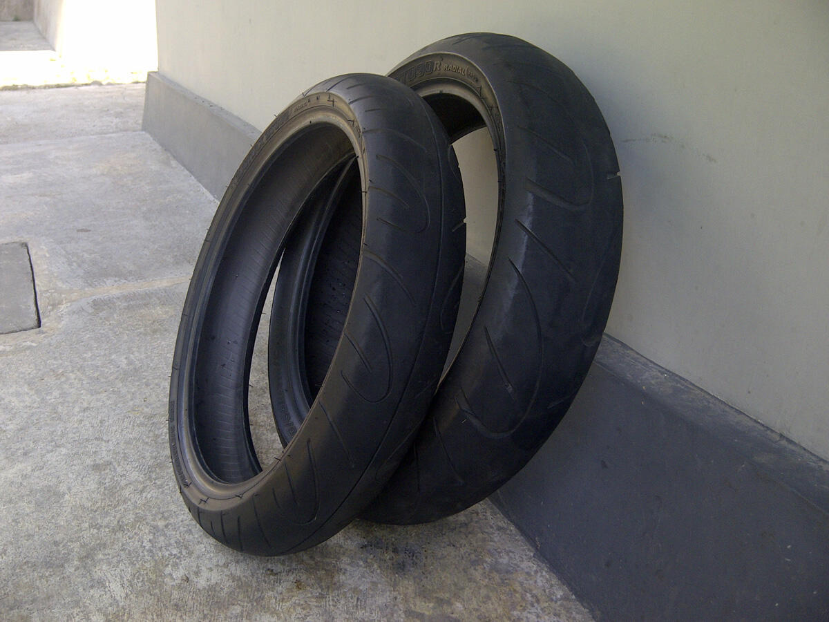 FS : Ban battlax bt 090 120/60 17 150/60 17