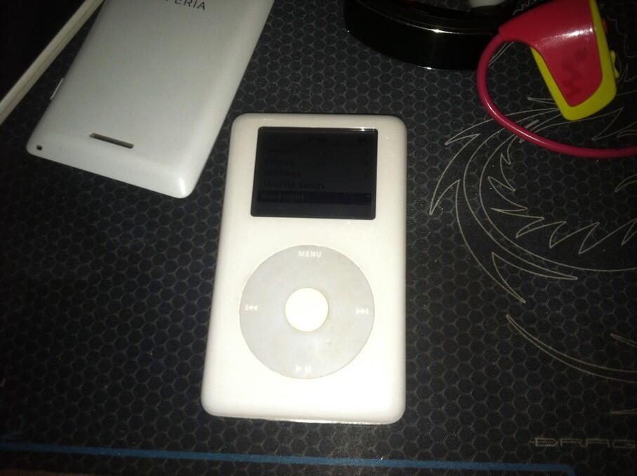 apple iPod 4th Gen 20 GB/Ipod Photo nge-freeze {Surabaya}
