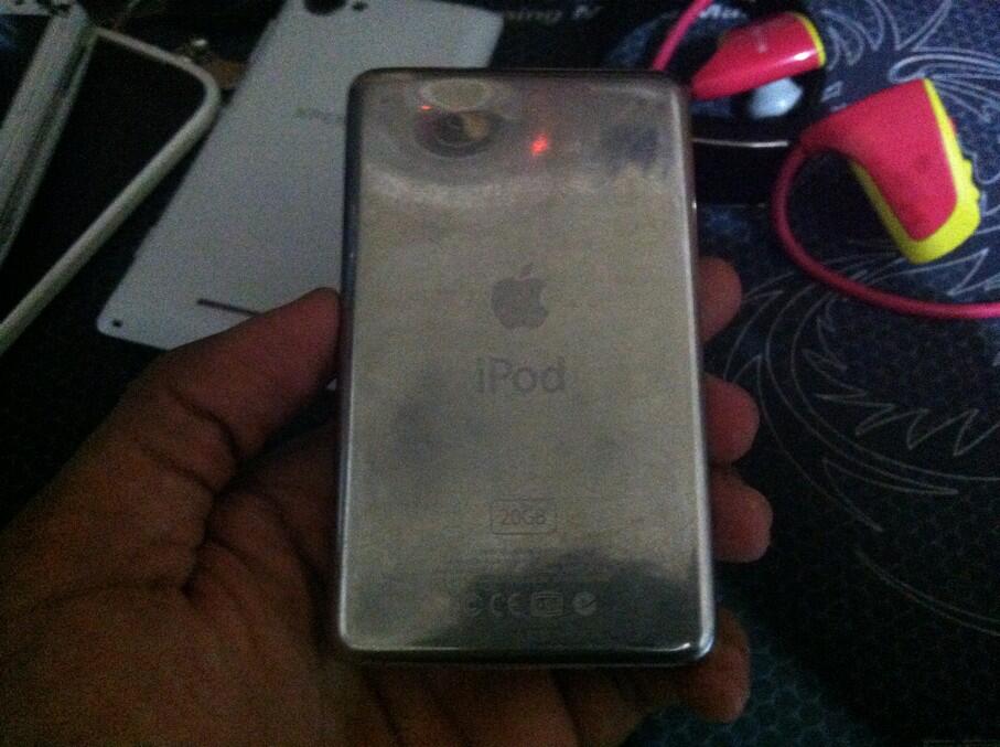 apple iPod 4th Gen 20 GB/Ipod Photo nge-freeze {Surabaya}