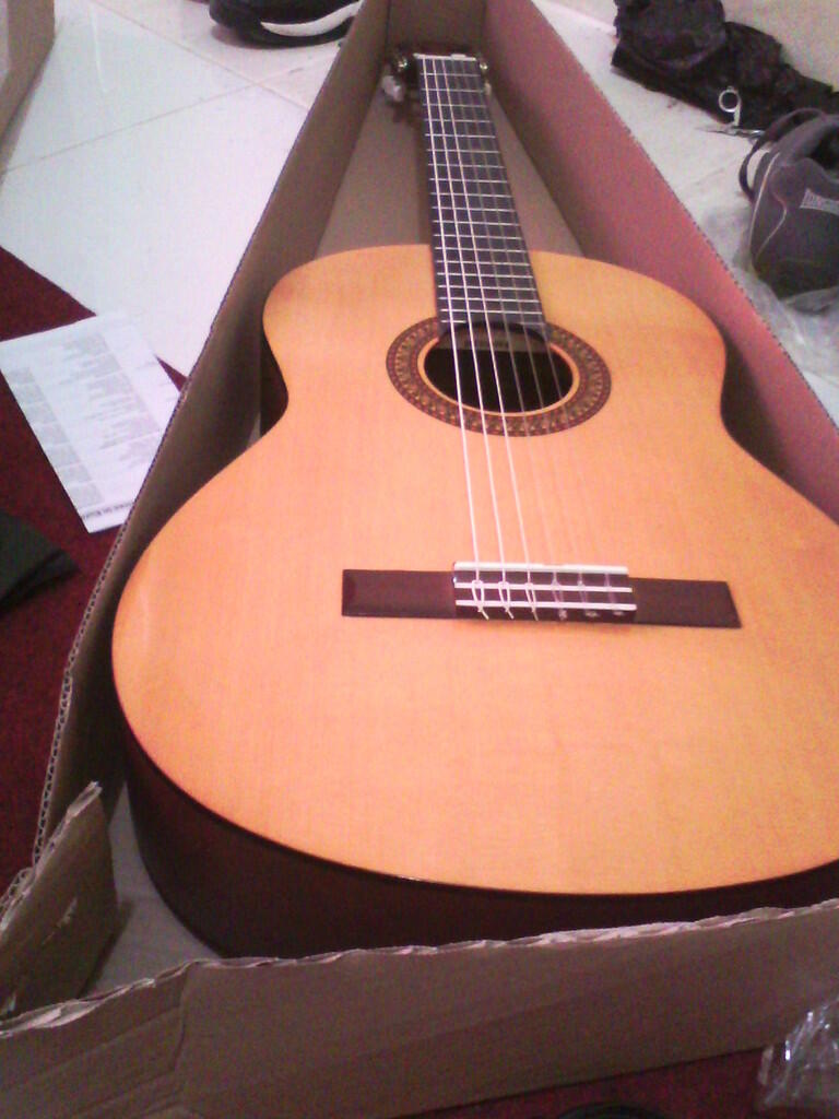 Terjual HOT ITEM!!! JUAL GITAR CLASSIC YAMAHA C315 