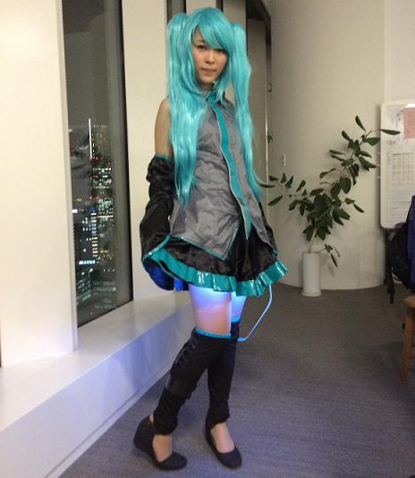 Hatsune Miku Show off! Bagian Dalam Rok Mini Hatsune Miku Yang Bisa Menyala