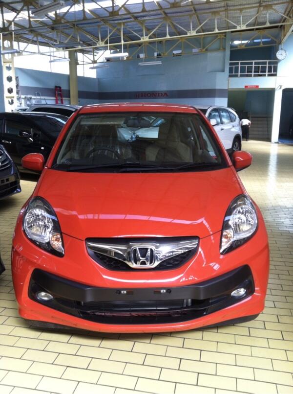 Honda new brio 2014 angsuran 1,8jt an bandung only