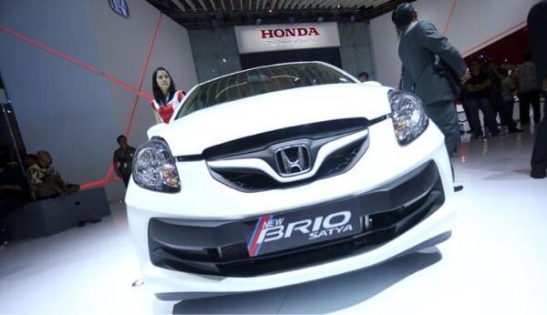 Honda new brio 2014 angsuran 1,8jt an bandung only