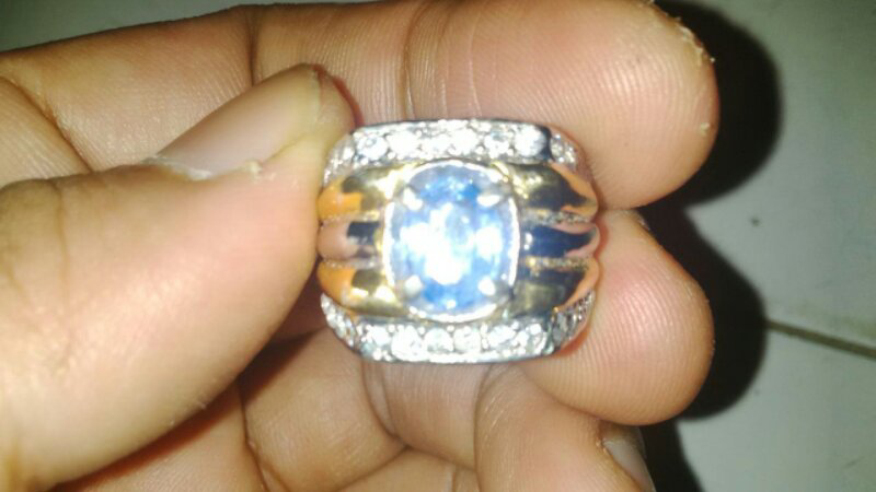 light blue saphire ceylon(srilangka)