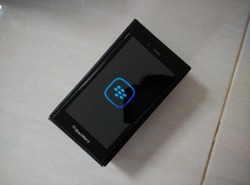 Cari Blackberry z3 black Super Good Condition garansi 