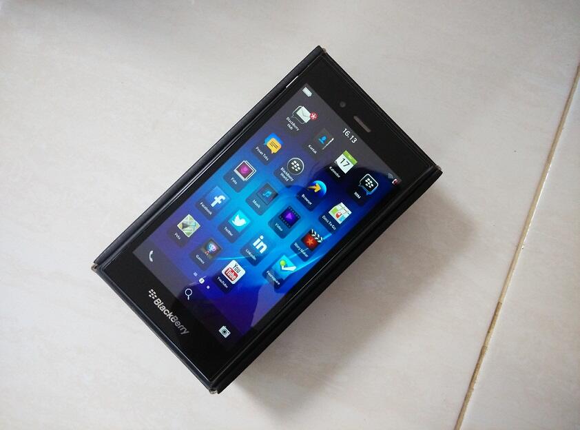 Cari Blackberry z3 black Super Good Condition garansi 