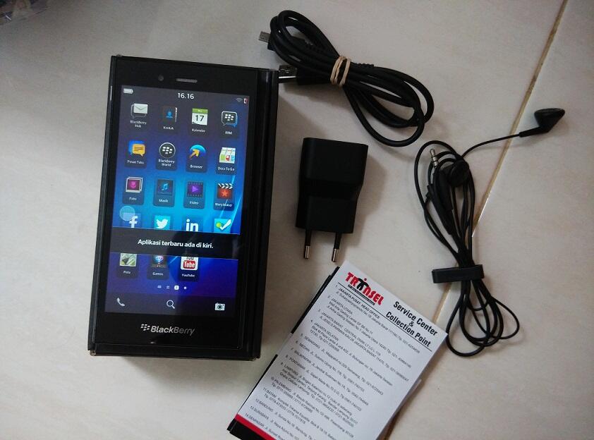 Cari Blackberry z3 black Super Good Condition garansi 