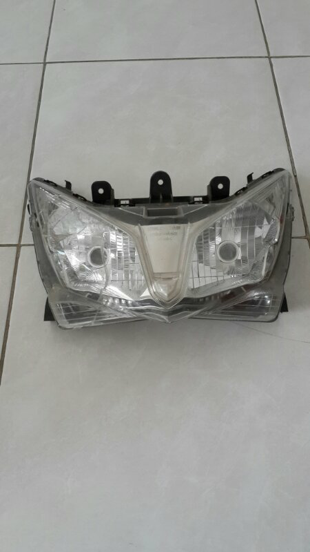 lampu depan n lampu belakang Honda Vario 125 original kondisi mika bolong
