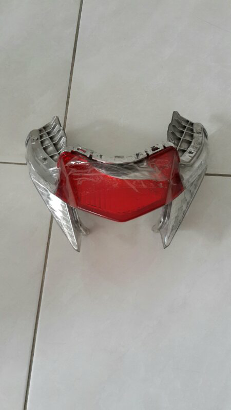 lampu depan n lampu belakang Honda Vario 125 original kondisi mika bolong