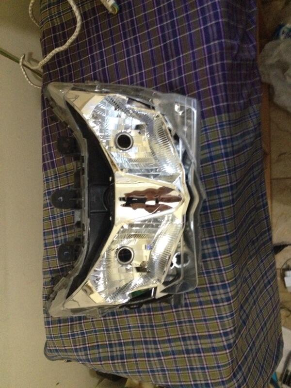 Reflektor vario cbs 125 (mika pecah)