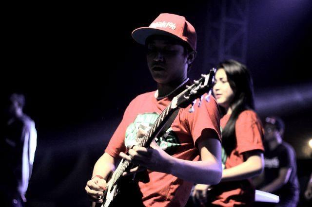 SCIMMIASKA BAND SKA BER VOCALIST CEWEK