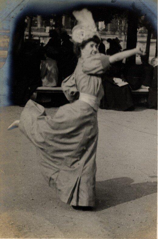 Perempuan - Perempuan Cantik di Paris dan London Tahun 1900-an