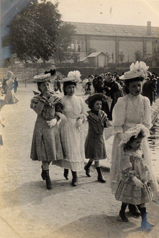 Perempuan - Perempuan Cantik di Paris dan London Tahun 1900-an