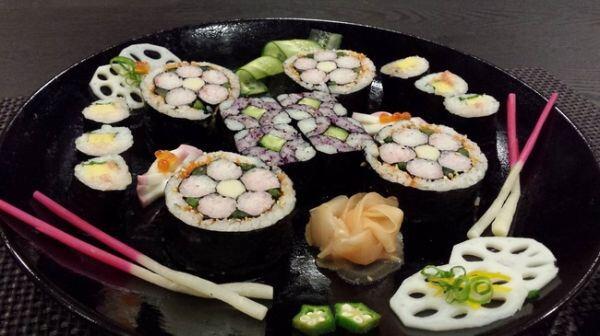 &quot; Sushi &quot; ini begitu menarik dilihat , tapi keburu dingin kalau gak segera di lahap !