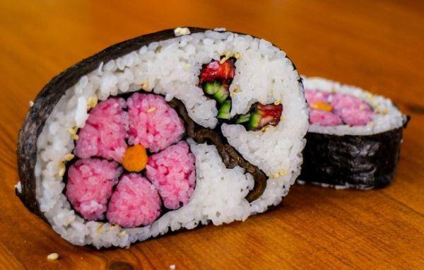 &quot; Sushi &quot; ini begitu menarik dilihat , tapi keburu dingin kalau gak segera di lahap !