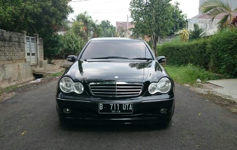 Mercedes Benz C200 2001 W203 BLACK SANGAT TERAWAT. Wajah sudah ELEGANCE. Velg19.