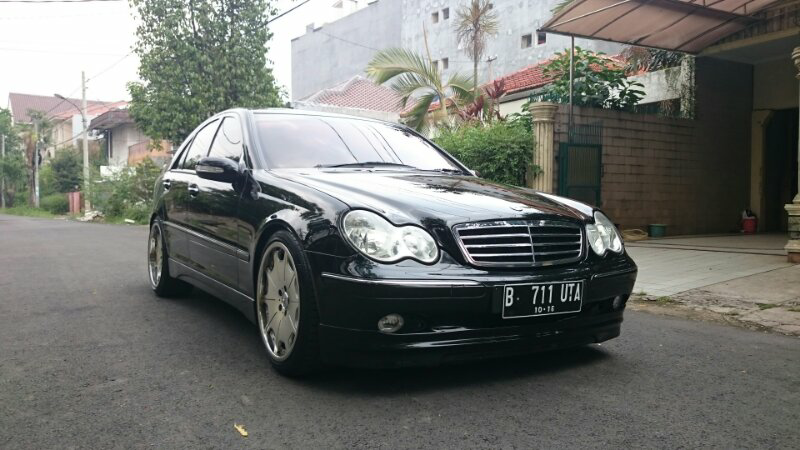 Mercedes Benz C200 2001 W203 BLACK SANGAT TERAWAT. Wajah sudah ELEGANCE. Velg19.