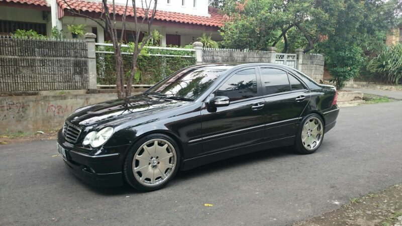 Mercedes Benz C200 2001 W203 BLACK SANGAT TERAWAT. Wajah sudah ELEGANCE. Velg19.