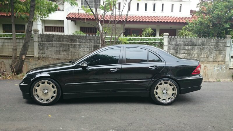 Mercedes Benz C200 2001 W203 BLACK SANGAT TERAWAT. Wajah sudah ELEGANCE. Velg19.